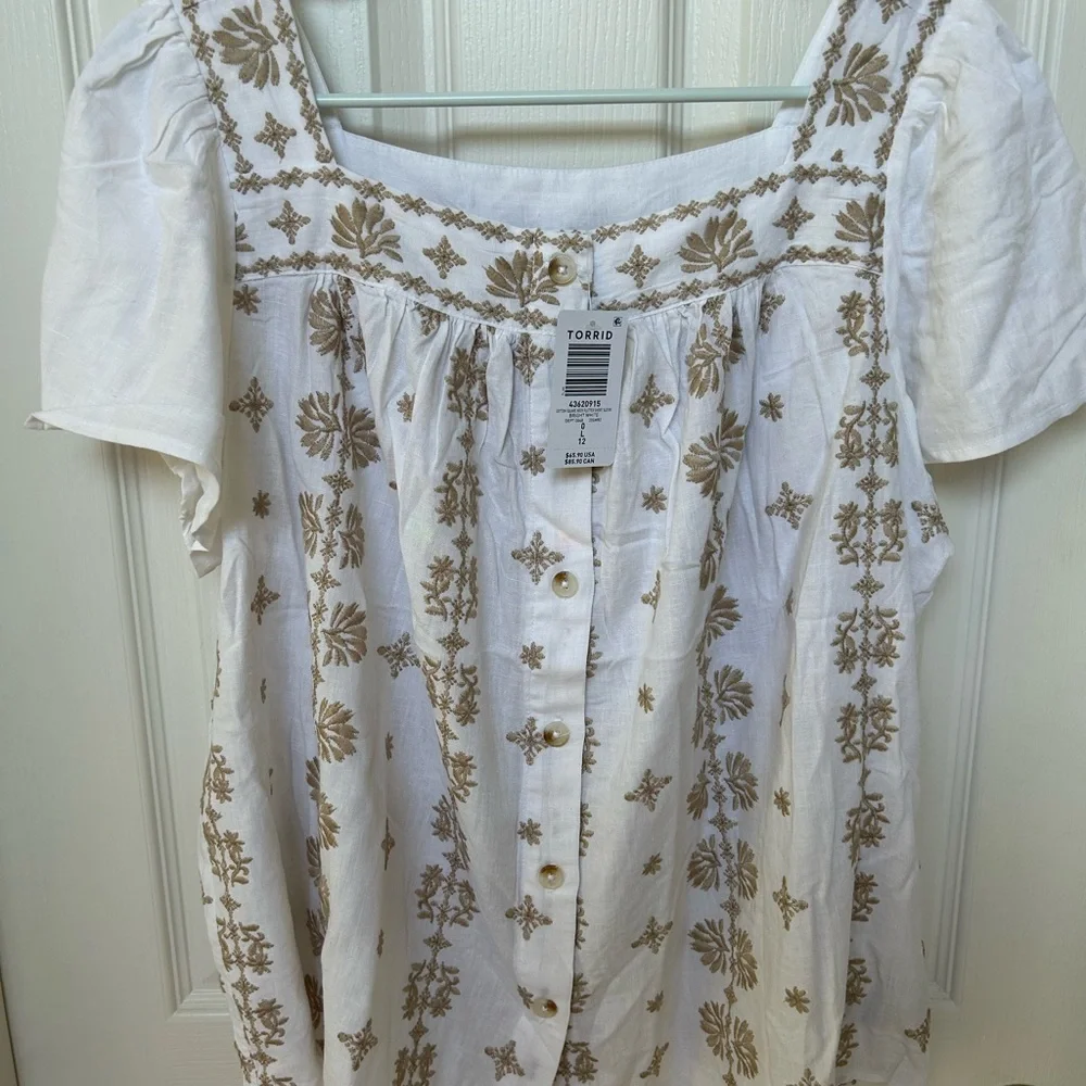 Torrid White & Gold Buttoned Bib Collar Blouse 🤩 - Picture 8 of 8